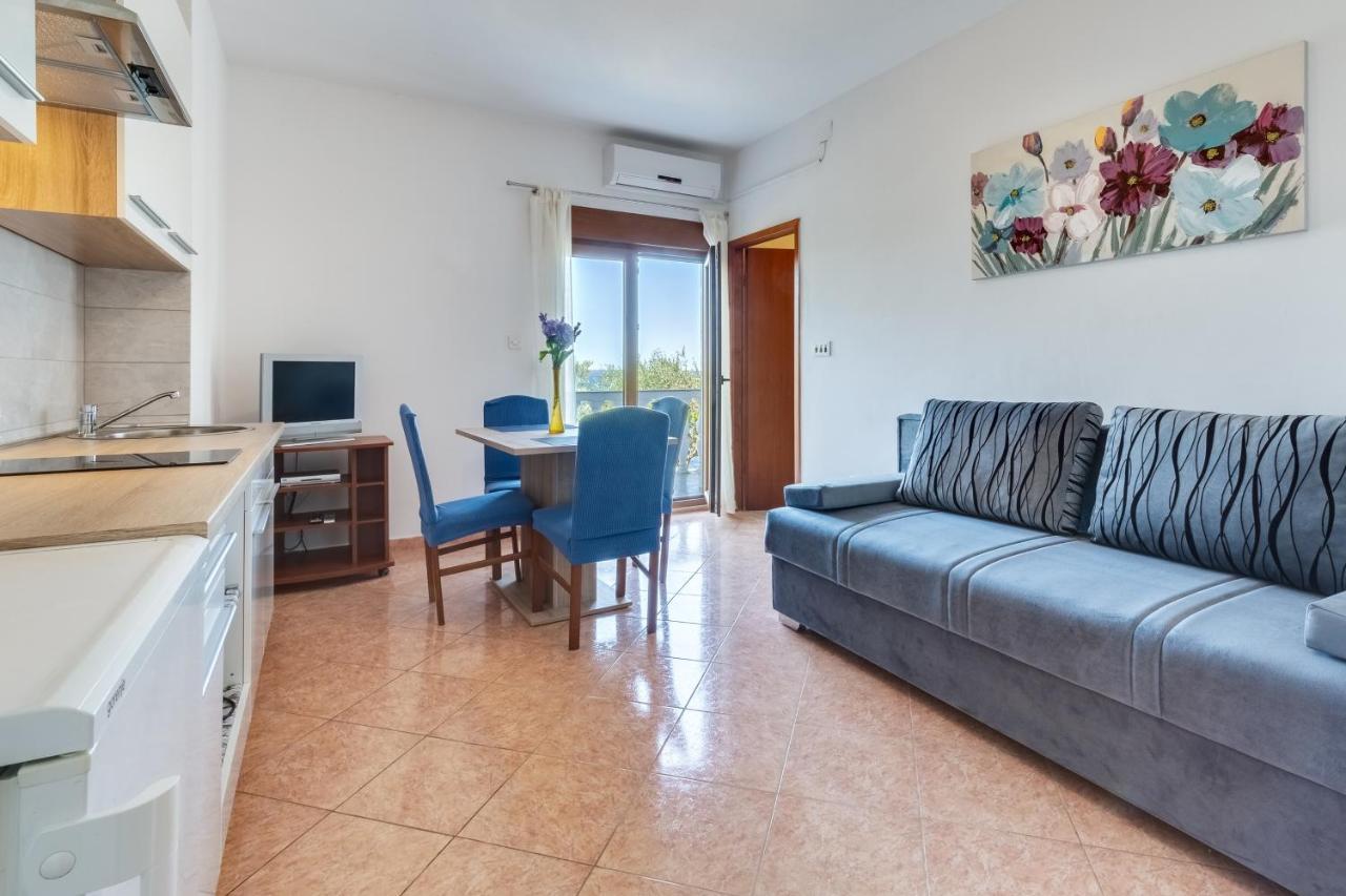 Family Friendly Seaside Apartments Kozino, Zadar - 5756 Petrčane Dış mekan fotoğraf