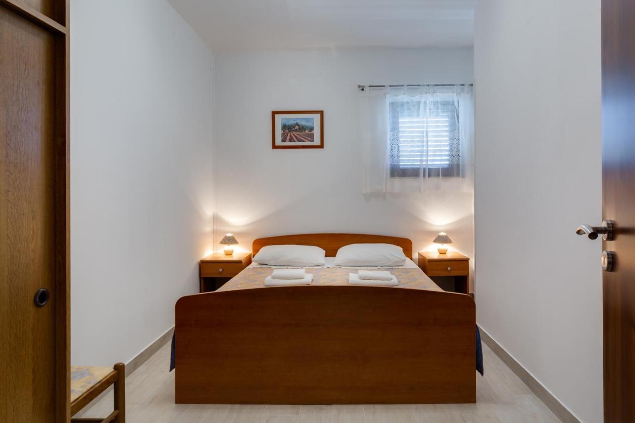Family Friendly Seaside Apartments Kozino, Zadar - 5756 Petrčane Dış mekan fotoğraf