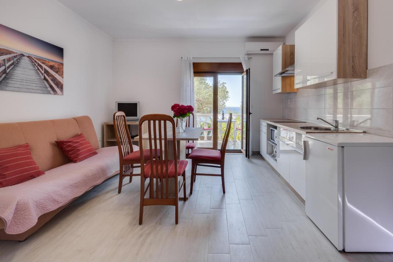 Family Friendly Seaside Apartments Kozino, Zadar - 5756 Petrčane Dış mekan fotoğraf