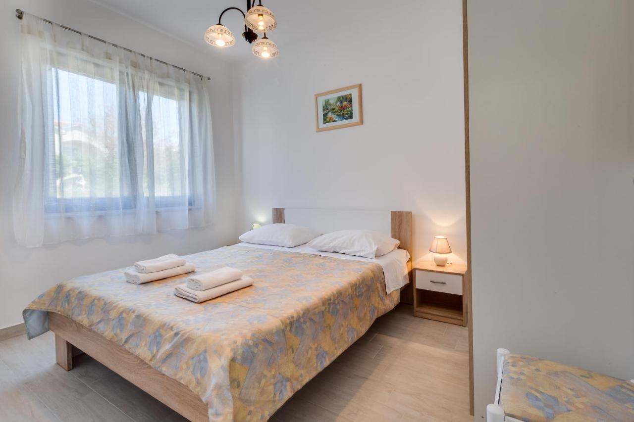 Family Friendly Seaside Apartments Kozino, Zadar - 5756 Petrčane Dış mekan fotoğraf