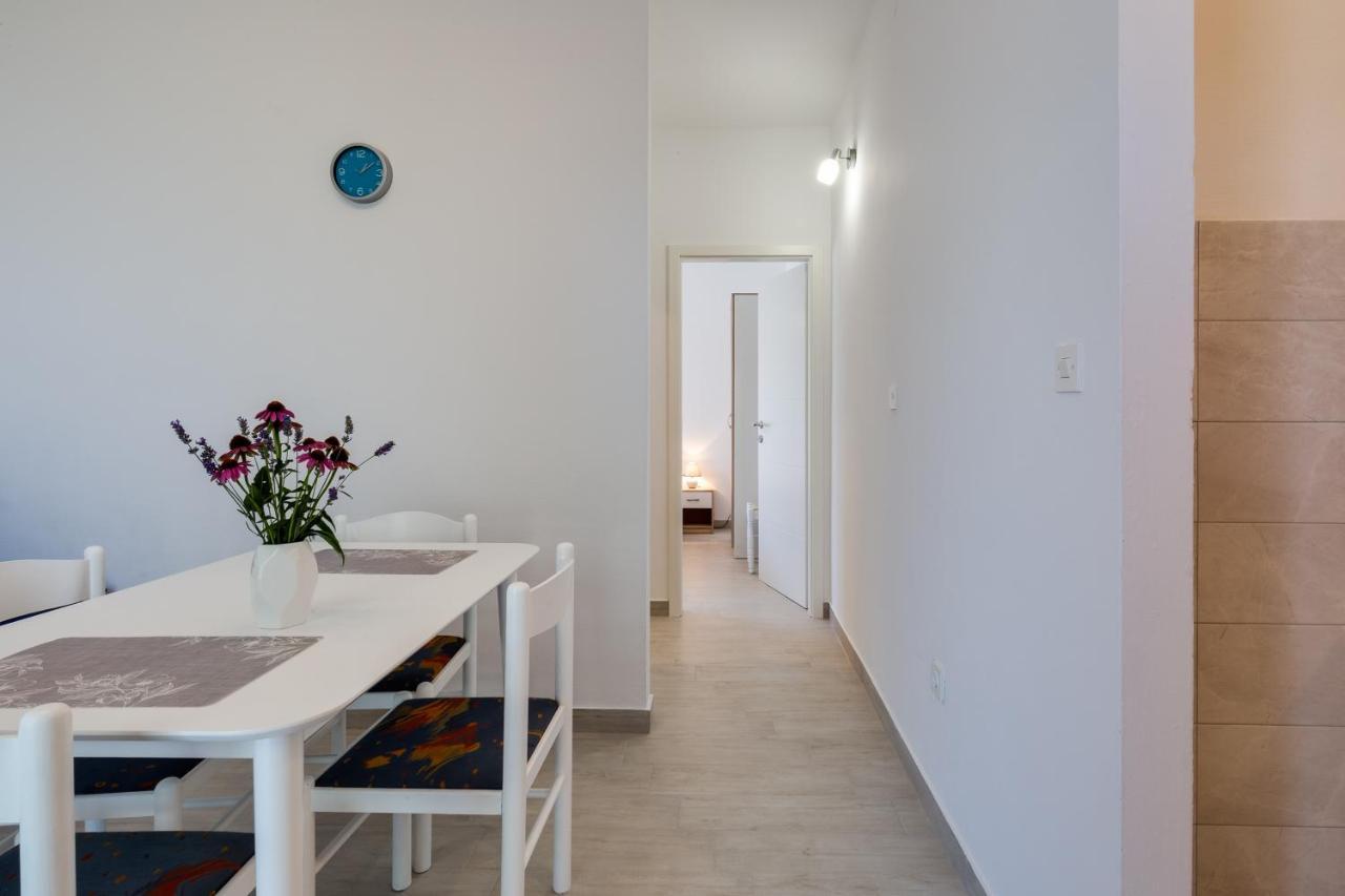 Family Friendly Seaside Apartments Kozino, Zadar - 5756 Petrčane Dış mekan fotoğraf