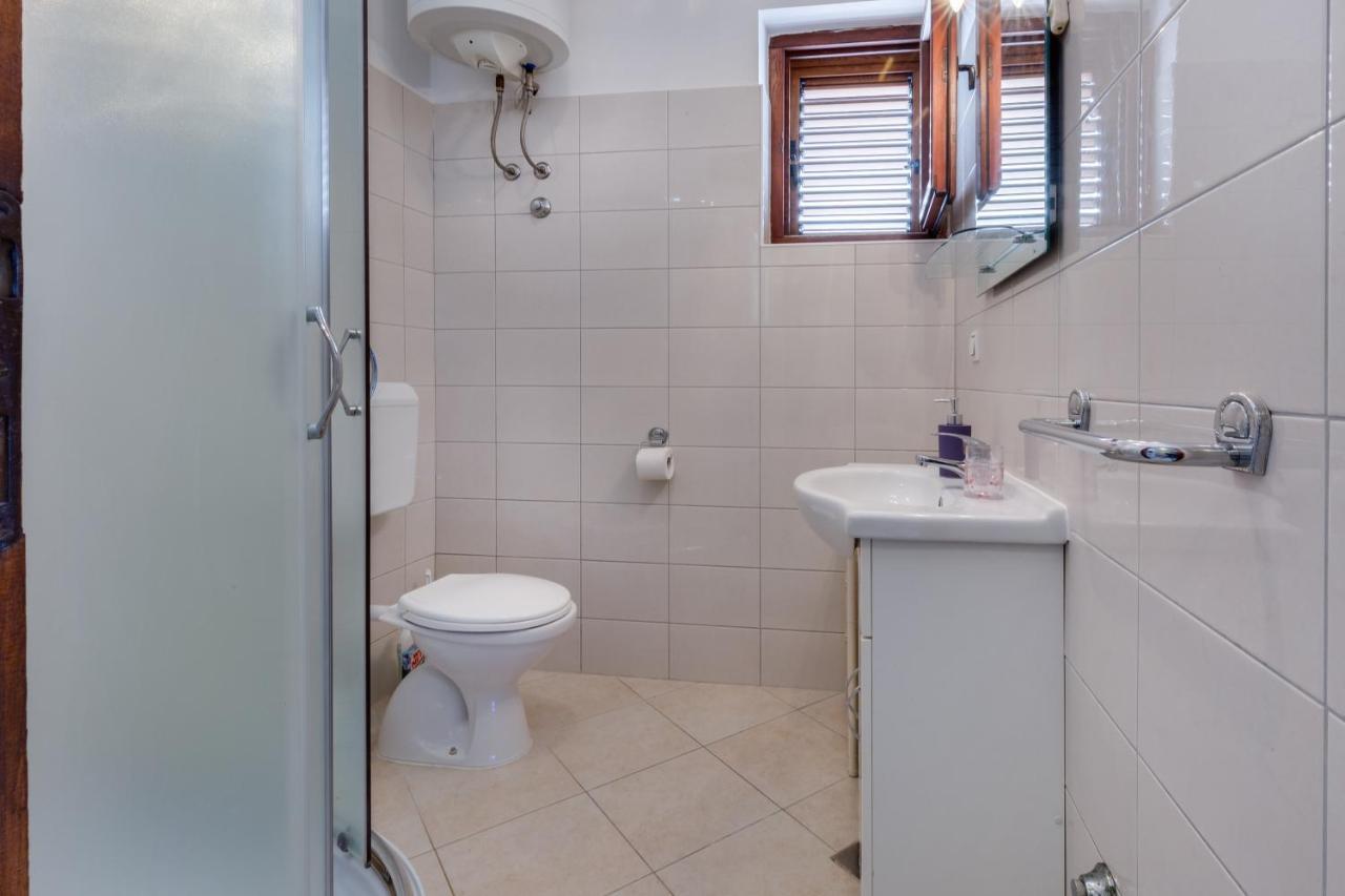 Family Friendly Seaside Apartments Kozino, Zadar - 5756 Petrčane Dış mekan fotoğraf