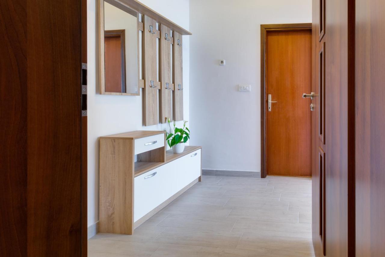 Family Friendly Seaside Apartments Kozino, Zadar - 5756 Petrčane Dış mekan fotoğraf