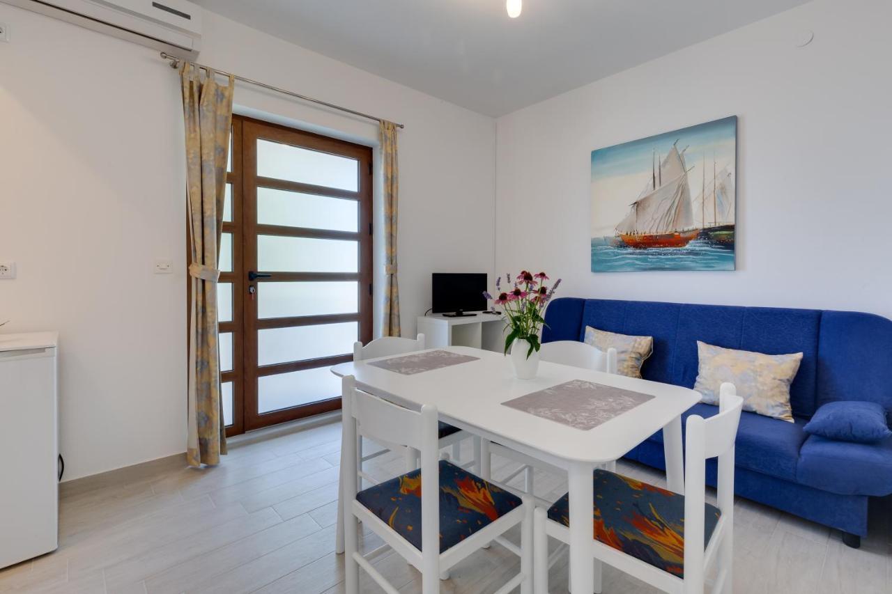 Family Friendly Seaside Apartments Kozino, Zadar - 5756 Petrčane Dış mekan fotoğraf