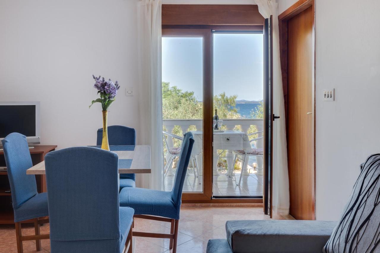 Family Friendly Seaside Apartments Kozino, Zadar - 5756 Petrčane Dış mekan fotoğraf