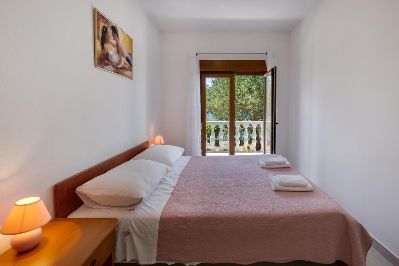 Family Friendly Seaside Apartments Kozino, Zadar - 5756 Petrčane Dış mekan fotoğraf
