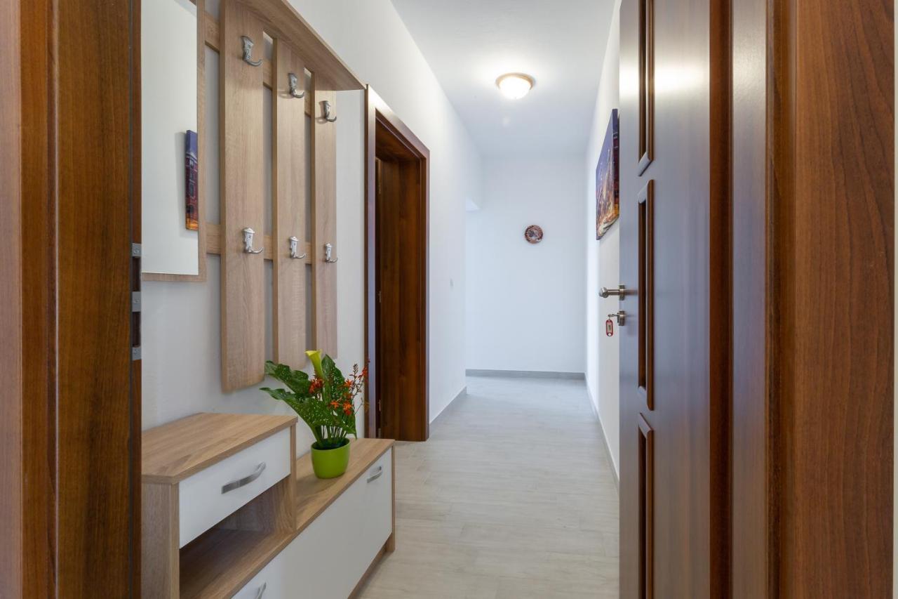 Family Friendly Seaside Apartments Kozino, Zadar - 5756 Petrčane Dış mekan fotoğraf