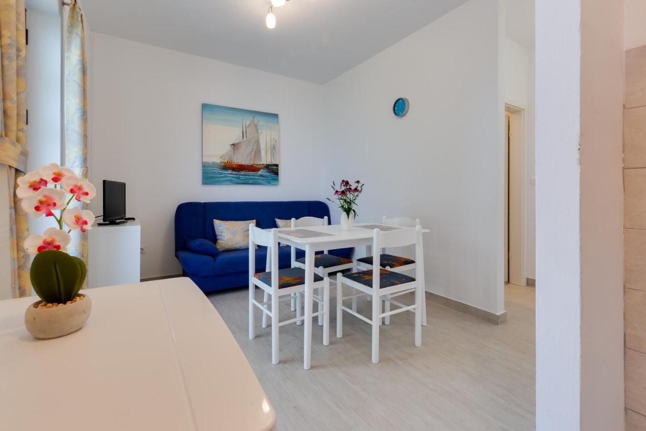 Family Friendly Seaside Apartments Kozino, Zadar - 5756 Petrčane Dış mekan fotoğraf